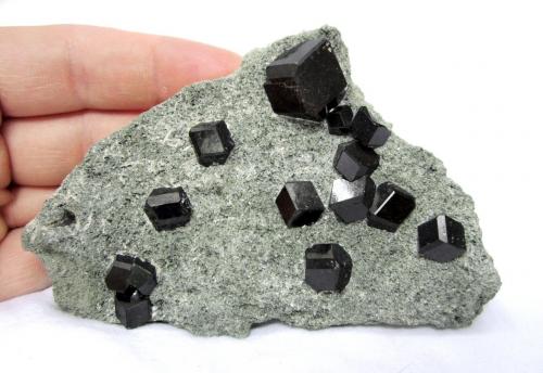 Andradite (var. Melanite)<br />Arrondissement Diakon, Cercle Bafoulabé, Región Kayes, Mali<br />Specimen size 10 cm<br /> (Author: Tobi)