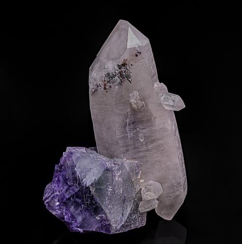 Quartz, Fluorite, Bournonite<br />Yaogangxian Mine, Yizhang, Chenzhou Prefecture, Hunan Province, China<br />8.5 x 5.7 cm<br /> (Author: am mizunaka)