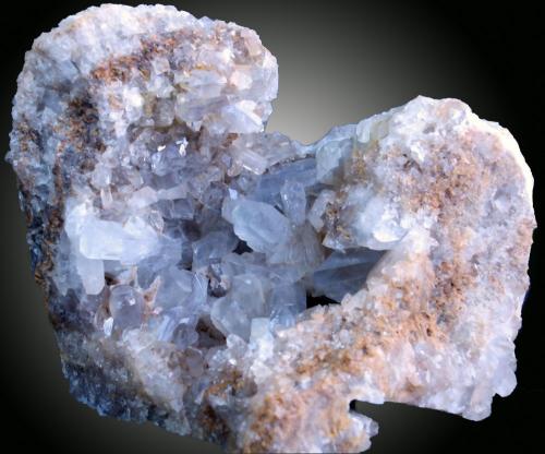 Celestina<br />Concesión Minerama II, Urbanización Puente Tablas, Jaén ciudad, Jaén, Comarca Metropolitana de Jaén, Andalucía, España<br />71 x 61 x 42 mm<br /> (Autor: José Luis Zamora)