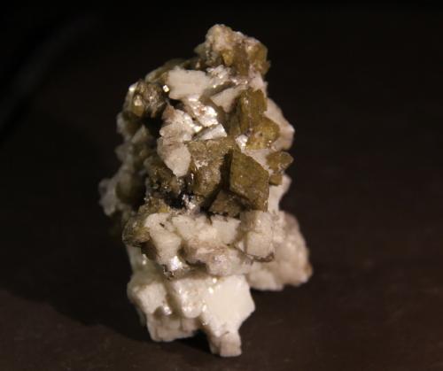 Dolomite, Siderite and Quartz<br />Otanche, Occidente Province, Boyacá Department, Colombia<br />72mm x 58mm x 45mm<br /> (Author: Firmo Espinar)