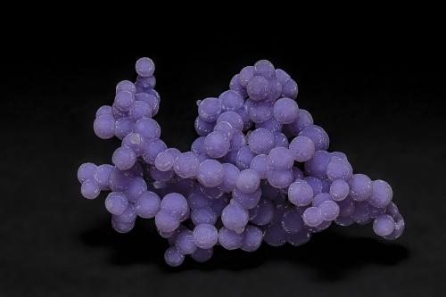 Quartz (variety amethyst)<br />Mamuju area, Sulawesi Barat Province, Indonesia<br />8.2 x 5.6 cm<br /> (Author: am mizunaka)