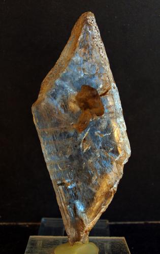 Yeso<br />Barranco de la Tejera, Loma de la Cuna, Montalbán, Comarca Cuencas Mineras, Teruel, Aragón, España<br />11 x 5.5 cm<br /> (Autor: Pedro Antonio)