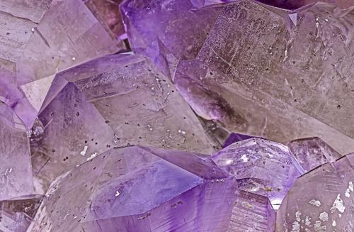 Quartz (variety amethyst), Quartz (variety smoky quartz)<br />Top Springs, Camfield, Victoria-Daly Region, Northern Territory, Australia<br /><br /> (Author: am mizunaka)