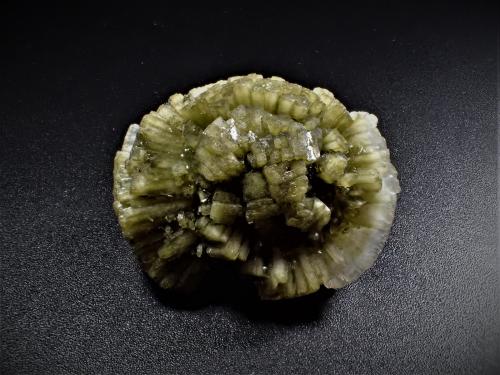 Stellerite, Quartz (variety chalcedony)<br />Nashik District (Nasik), Maharashtra, India<br />32 mm x 27 mm x 23 mm<br /> (Author: Don Lum)