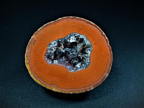 Quartz (variety agate, variety smoky quartz)<br />Provincia Hebei, China<br />44 mm x 39 mm x 31 mm<br /> (Author: Don Lum)