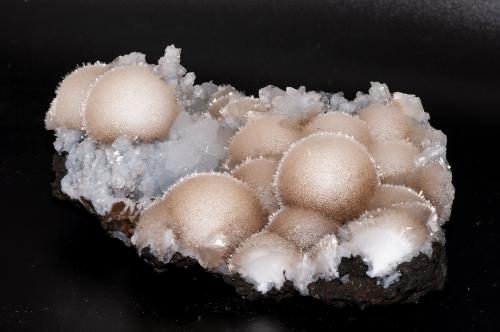 Mesolite/Natrolite, Stilbite, Heulandite<br />Hvalfjörður, Capital Region, Iceland<br />17cm x 10,5cm x 7cm<br /> (Author: Bergur_E_Sigurdarson)