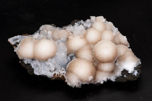 Mesolite/Natrolite, Stilbite, Heulandite<br />Hvalfjörður, Capital Region, Iceland<br />17cm x 10,5cm x 7cm<br /> (Author: Bergur_E_Sigurdarson)