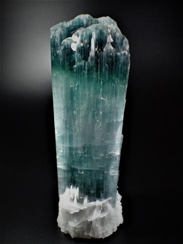 Elbaite (Tourmaline Group, variety indicolite), Albite (variety cleavelandite)<br />Laghman Province, Afghanistan<br />212mm x 76mm x 68mm<br /> (Author: Don Lum)