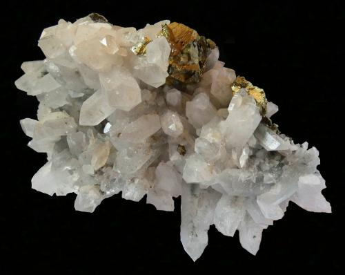 Calcopirita sobre Cuarzo<br />Buenventura Gallery, Level 3-San Finx Mines, Vilacova, Lousame, Comarca Noia, La Coruña / A Coruña, Galicia / Galiza, Spain<br />Drusa de 17x12.5cm con cristales de cuarzos de hasta 5cm y un agregado de calcopirita cristalizada de 4x3.1cm<br /> (Autor: DAni)