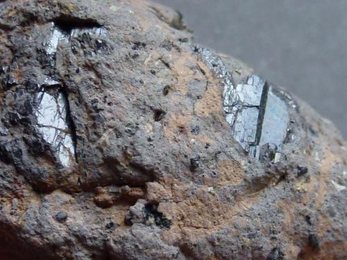 Kaersutita<br />La Posadilla volcano, Casas de la Posadilla, Valverde, Ciudad Real, Comarca Campo de Calatrava, Castilla-La Mancha, Spain<br />6,5 x 6,5 cm.<br /> (Autor: javier ruiz martin)