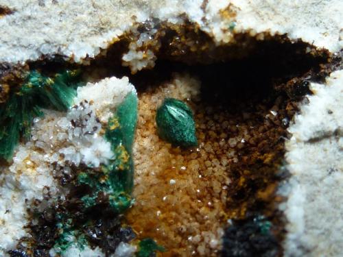 Malaquita<br />Troya Mine, Mutiloa, Comarca Goyerri, Guipúzcoa / Gipuzkoa, Basque Country (Euskadi), Spain<br />5,5 x 4 cm.<br /> (Autor: javier ruiz martin)