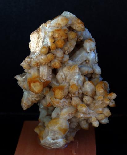 Cuarzo<br />Cantera Bom Sucesso 4, Cubos-Mesquitela-Mangualde mining area, Mangualde, Distrito Viseu, Dão-Lafões, Centro, Portugal<br />8 x 5.5 cm<br /> (Autor: Pedro Antonio)