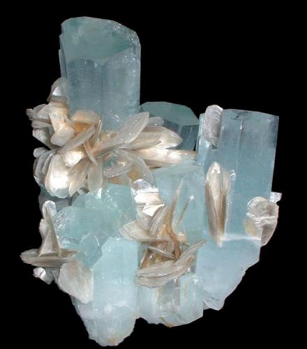 Beryl, Muscovite<br />Chumar Bakhoor, Hunza Valley, Nagar District, Gilgit-Baltistan (Northern Areas), Pakistan<br />100 mm x 70 mm. Main beryl crystal size: 22 mm wide<br /> (Author: Carles Millan)