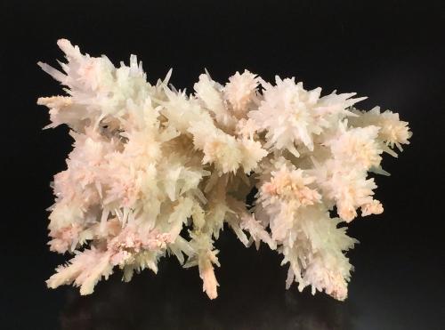 Calcite<br />Bisbee, Warren District, Mule Mountains, Cochise County, Arizona, USA<br />6.2 cm x 8.7 cm<br /> (Author: Michael Shaw)