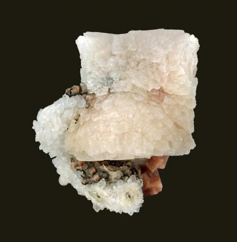 Heulandite-Ca<br />Cantera Lower New Street, Paterson, Condado Passaic, New Jersey, USA<br />5.4 x 4.8 x 3.5 cm<br /> (Author: Frank Imbriacco)