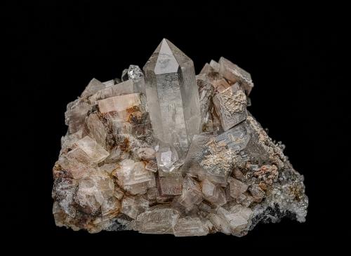 Quartz, Calcite<br />Dafoe Property, vein #1, Pierrepont,  St. Lawrence County, New York, USA<br />9.6 cm x 7.1 cm<br /> (Author: am mizunaka)