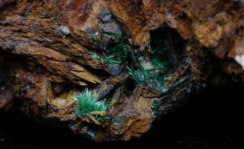 Malaquita<br />Minas del Collado de la Plata, Collado de la Plata, Albarracín, Comarca Sierra de Albarracín, Teruel, Aragón, España<br />Encuadre de foto 33 mm<br /> (Autor: Ángel Rodríguez Benavent)