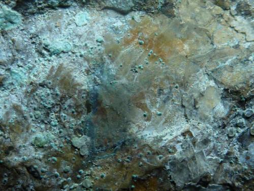 Pirita, Magnetita, Calcita<br />San Guillermo Claim, Jerez de los Caballeros, Comarca Sierra Suroeste, Badajoz, Extremadura, Spain<br />7 x 5 cm.<br /> (Autor: javier ruiz martin)