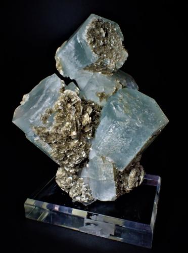 Beryl (variety aquamarine), Muscovite<br />Chumar Bakhoor, Hunza Valley, Nagar District, Gilgit-Baltistan (Northern Areas), Pakistan<br />190 mm x 144 mm x 100 mm<br /> (Author: Don Lum)