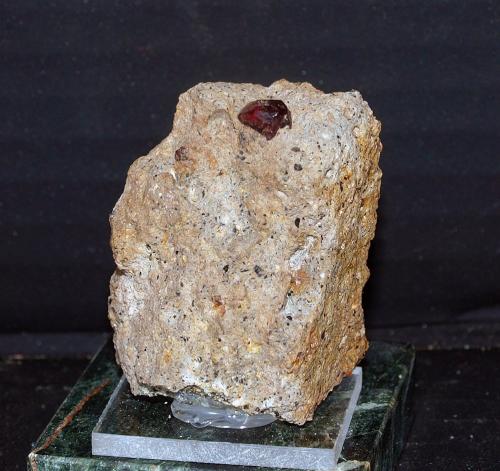 Almandino (Grupo Granate)<br />El Hoyazo, Níjar, Comarca Metropolitana de Almería, Almería, Andalusia, Spain<br />4 x 3.5 cm<br /> (Autor: Pedro Antonio)