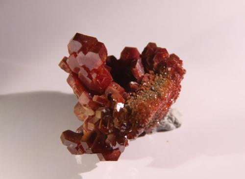 Vanadinite<br />Mibladen (distrito minero Mibladen), Midelt, Provincia Midelt, Región Drâa-Tafilalet, Marruecos<br />46mm x 49mm x 35mm<br /> (Author: Firmo Espinar)