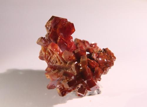 Vanadinite<br />Mibladen (distrito minero Mibladen), Midelt, Provincia Midelt, Región Drâa-Tafilalet, Marruecos<br />46mm x 49mm x 35mm<br /> (Author: Firmo Espinar)