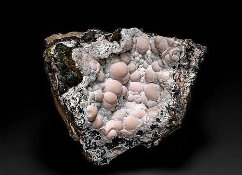 Rhodochrosite<br />Distrito Kutná Hora, Región Bohemia Central, Bohemia, República Checa<br />5.9 x 5.3 cm<br /> (Author: am mizunaka)