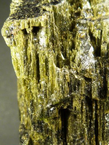 Elbaita (variedad verdelita) (Grupo Turmalina)<br />Mina Pirineus, Monte Belo, Itinga, Vale do Jequitinhonha, Minas Gerais, Brasil<br />5,5 x 3 x 3 cm.<br /> (Autor: Felipe Abolafia)