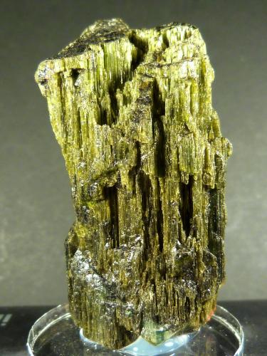 Elbaita (variedad verdelita) (Grupo Turmalina)<br />Mina Pirineus, Monte Belo, Itinga, Vale do Jequitinhonha, Minas Gerais, Brasil<br />5,5 x 3 x 3 cm.<br /> (Autor: Felipe Abolafia)