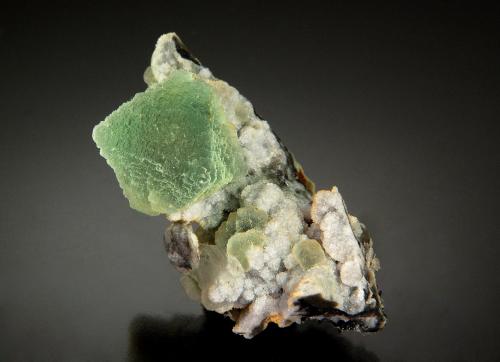 Fluorite<br />Dalnegorsk, Dalnegorsk Urban District, Primorsky Krai, Russia<br />2.0 cm x 3.7 cm<br /> (Author: Michael Shaw)