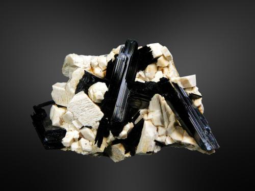 Arfvedsonita en Ortoclasa<br />Monte Malosa, Distrito Zomba, Malawi<br />6 x 4 cm.<br /> (Autor: Antonio P. López)