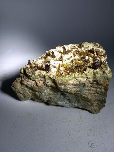 Vesuvianite<br />Paso Faiallo, Urbe, Provincia Savona, Liguria, Italia<br />83 x 50 mm<br /> (Author: Sante Celiberti)