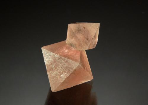 Fluorite<br />Huanggang Mines, Hexigten Banner (Kèshíkèténg Qí), Chifeng (Ulanhad), Inner Mongolia Autonomous Region, China<br />2.1 cm x 2.9 cm<br /> (Author: Michael Shaw)
