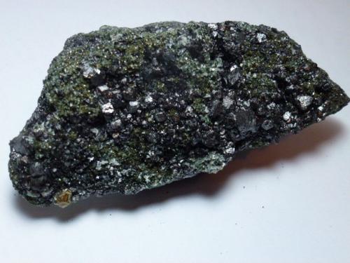Magnetita, Clinocloro, Pirita, Actinolita y Calcita<br />La Herrería Mine, Burguillos del Cerro, Comarca Zafra-Río Bodión, Badajoz, Extremadura, Spain<br />7 x 4 cm.<br /> (Autor: javier ruiz martin)