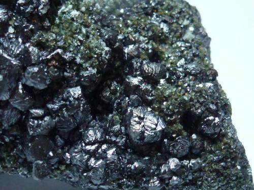 Magnetita, Clinocloro, Pirita, Actinolita y Calcita<br />La Herrería Mine, Burguillos del Cerro, Comarca Zafra-Río Bodión, Badajoz, Extremadura, Spain<br />7 x 4 cm.<br /> (Autor: javier ruiz martin)