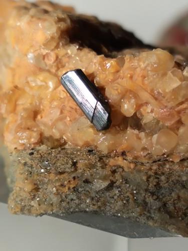 Rutile<br />Sabbione Glacier, Formazza, Formazza Valley, Ossola Valley, Verbano-Cusio-Ossola Province, Piedmont (Piemonte), Italy<br />29,5 x 30,5 mm<br /> (Author: Sante Celiberti)