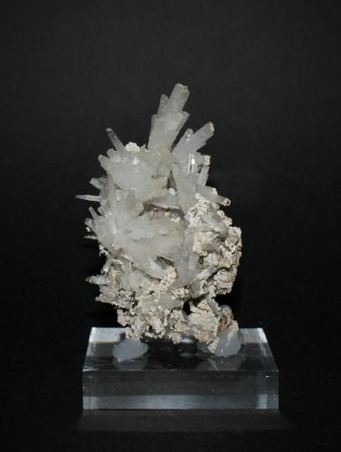 Natrolite<br />Mont Saint-Hilaire, La Vallée-du-Richelieu RCM, Montérégie, Québec, Canadá<br />70mm x 40mm x 45mm<br /> (Author: Philippe Durand)