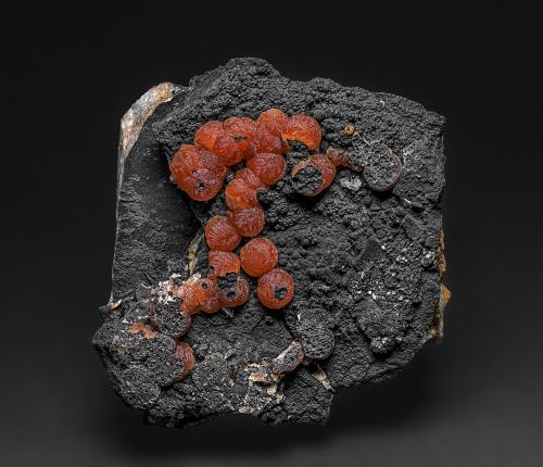 Rhodochrosite, Romanechite<br />Lone Tree Mine, Buffalo Mountain District, Humboldt County, Nevada, USA<br />6.7 x 6.1 cm<br /> (Author: am mizunaka)
