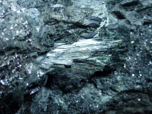 Lollingita, Diópsido, Magnetita y otros<br />Monchi Mine, Sierra del Cordel, Burguillos del Cerro, Comarca Zafra-Río Bodión, Badajoz, Extremadura, Spain<br />12 x 12 cm.<br /> (Autor: javier ruiz martin)