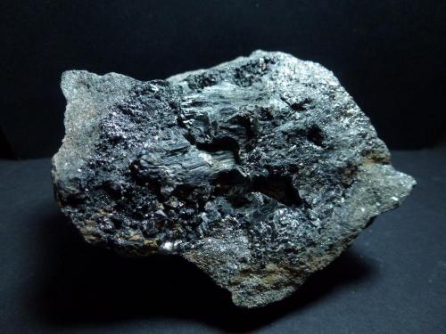 Lollingita, Diópsido, Magnetita y otros<br />Monchi Mine, Sierra del Cordel, Burguillos del Cerro, Comarca Zafra-Río Bodión, Badajoz, Extremadura, Spain<br />12 x 12 cm.<br /> (Autor: javier ruiz martin)