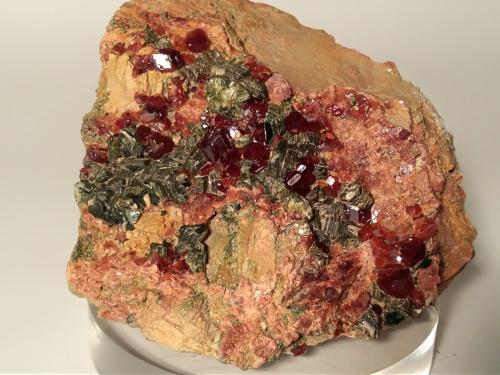 Grossular (variety hessonite), Clinochlore<br />Val di Viù / Viù Valley, Lanzo Valleys (Valli di Lanzo), Metropolitan City of Turin Province, Piedmont (Piemonte), Italy<br />77,6 x 70,2 mm<br /> (Author: Sante Celiberti)