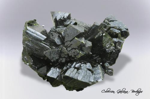 Epidota<br />Cerro San Cristóbal, San Vicente de Cañete, Provincia Cañete, Departamento Lima, Perú<br />81 x 56 x 40 mm<br /> (Autor: Rafael Galiana)