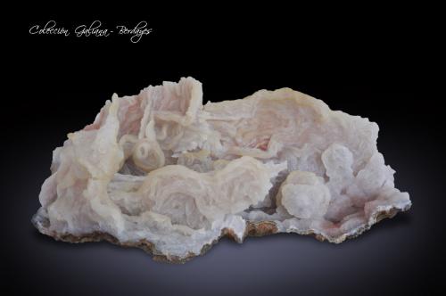 Cuarzo (variedad calcedonia)<br />Mina Tizi, Distrito minero Bou Azzer, Provincia Zagora, Región Drâa-Tafilalet, Marruecos<br />126 x 55 x 45 mm.<br /> (Autor: Rafael Galiana)