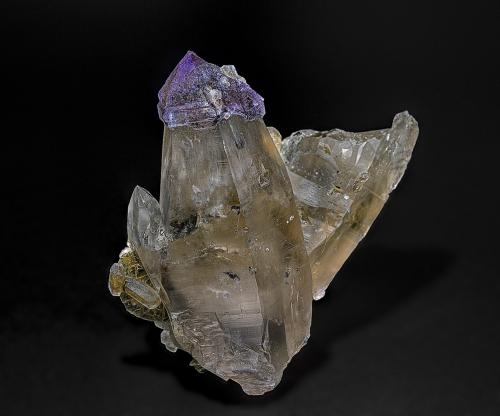 Quartz, Calcite, Muscovite, Pyrite<br />Hiddenite, Alexander County, North Carolina, USA<br />9.5 x 7.7 cm<br /> (Author: am mizunaka)