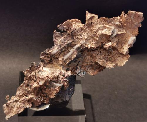 Silver<br />Zgounder Mine, Jebel Siroua, Taroudant Province, Souss-Massa Region, Morocco<br />3,5 cm x 9 cm.<br /> (Author: Enrique Llorens)