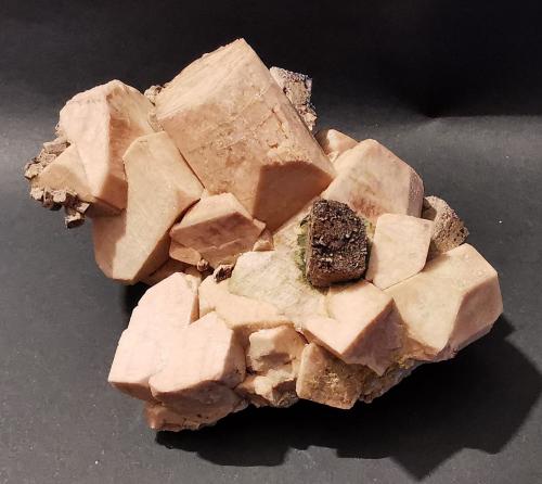 Microcline and Fluorapatite<br />Imilchil area, Anti-Atlas, Er Rachidia Province, Drâa-Tafilalet Region, Morocco<br />10 cm. x 14 cm.<br /> (Author: Enrique Llorens)