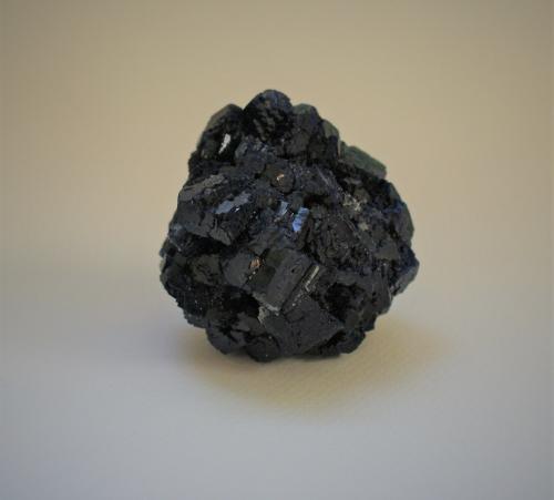 Azurite<br />Shilu Mine, Yangchun, Yangjiang Prefecture, Guangdong Province, China<br />60mm x 45mm x 45mm<br /> (Author: Philippe Durand)