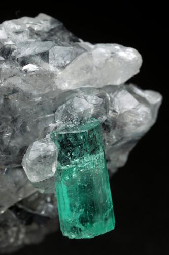 Beryl (variety emerald), Calcite<br />La Pita mining district, Polveros Mine, Municipio Maripí, Western Emerald Belt, Boyacá Department, Colombia<br />39mm x 32mm x 21mm, xl=12mm<br /> (Author: Fiebre Verde)