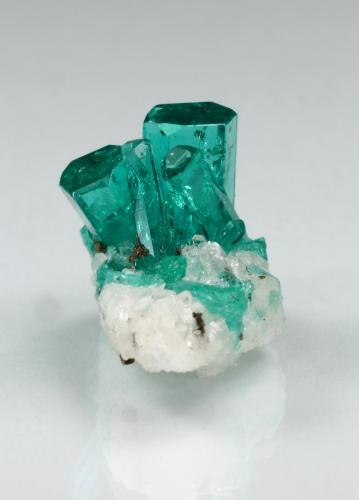 Beryl (variety emerald), Pyrite, Albite (variety cleavelandite)<br />Chivor mining district, Porvenir Mine, Municipio Chivor, Eastern Emerald Belt, Boyacá Department, Colombia<br />17mm x 12mm x 12mm, main xl=9mm<br /> (Author: Fiebre Verde)