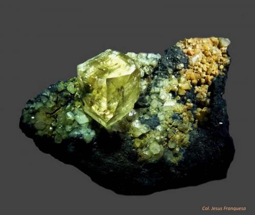 Calcita y Estibina (Stibnita)<br />Prefectura Hengyang, Provincia Hunan, China<br />80x60 mm.<br /> (Autor: Jesus Franquesa Baucells)
